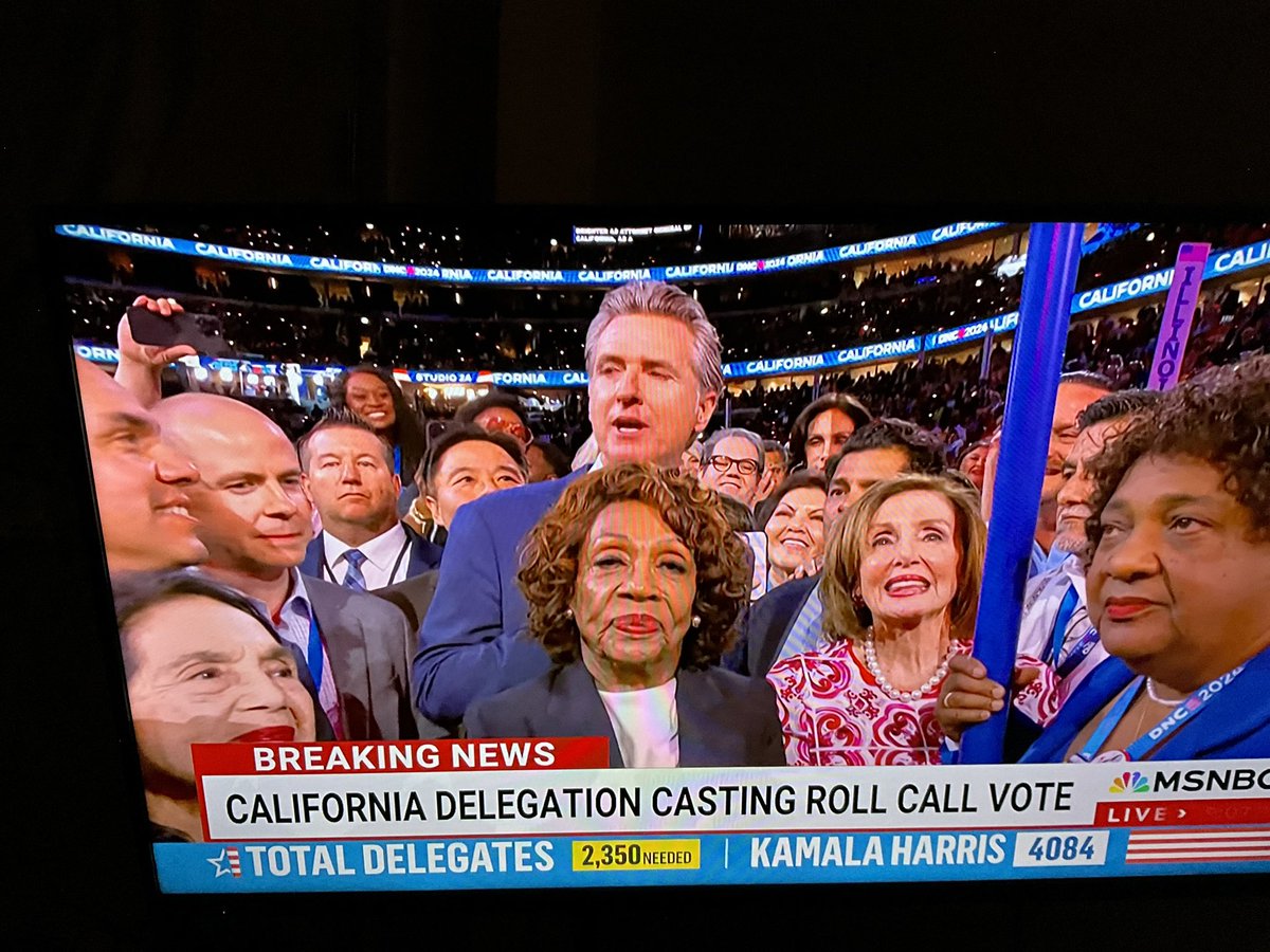 RunninDoe's tweet photo. #LFGoooo 💨
#WeLoveJoe❤️🔥
#TurnUSBlue💙
#Kamala2024 🪷
#RegisterToVote🗳️
#LotusForPOTUS 🪷
#CountryOverParty💙
#VoteHarrisWalz2024 💙
#VoteKamalaHarris2024 💙
#VoteHarrisToSaveAmerica 🇺🇸
#VoteBlueToStopProject2025 🔥
#VoteBlueToProtectYourRights 💙
#VoteBlue2024ProtectDemocracy🇺🇸 https://t.co/G9iKwsNA26