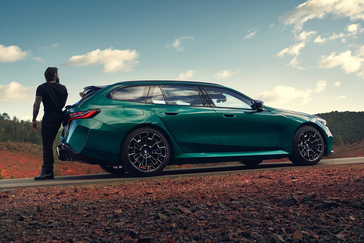 bmwjapan's tweet image. THE NEW M5 Touring 登場。
あらゆるシーンで、炸裂するポテンシャル。

電気モーターの効率や瞬発力、内燃エンジンのよどみないパワー。何ひとつ譲ることなく、すべてを高次元で融合するという究極的なチャレンジから生まれた一台。
bmw.co.jp/ja/all-models/…

#BMW #BMWM #BMWM5 #BMWM5Touring