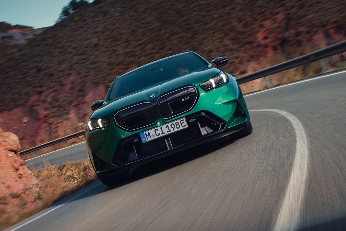 bmwjapan's tweet image. THE NEW M5 Touring 登場。
あらゆるシーンで、炸裂するポテンシャル。

電気モーターの効率や瞬発力、内燃エンジンのよどみないパワー。何ひとつ譲ることなく、すべてを高次元で融合するという究極的なチャレンジから生まれた一台。
bmw.co.jp/ja/all-models/…

#BMW #BMWM #BMWM5 #BMWM5Touring