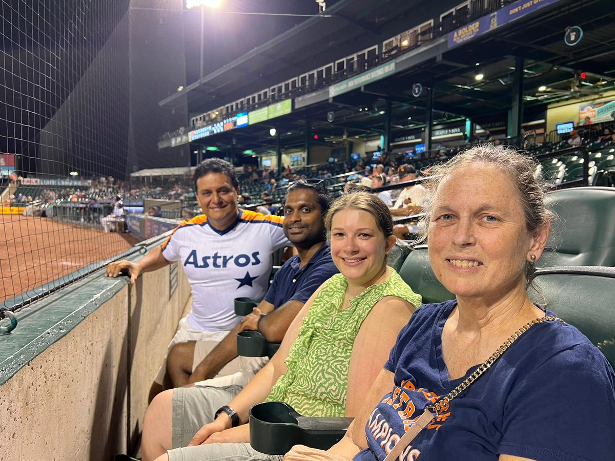 SpeakingSingles's tweet photo. PSST had a baseball game social in Sugarland! https://t.co/SvcnCh7WAZ