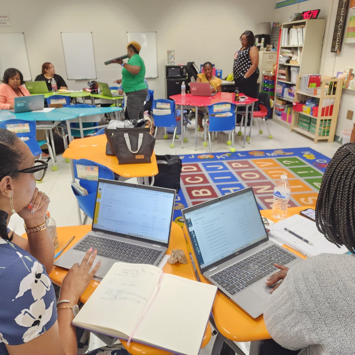 firstgrade209's tweet photo. Raider Collaboration is back! Primary teachers came together today for a session of collaboration and Canva Q & A with @mathcoach2215 after school. Working together strengthens our impact. We also enjoyed food while celebrating a few professional achievements. @DrCharaChats https://t.co/2Ks083HHHw