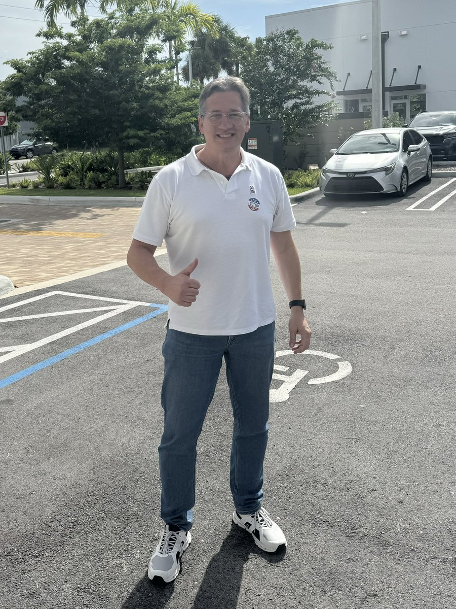 Hoy voté por Rick Scott! Defensor activo de políticas conservadoras en el Senado de EE.UU. y le agradecemos también su apoyo invaluable en la recuperación de la democracia y la libertad de Venezuela! Lo vamos a lograr!! 
<a href="/ScottforFlorida/">Rick Scott</a> <a href="/MarioDB/">Mario Díaz-Balart</a>