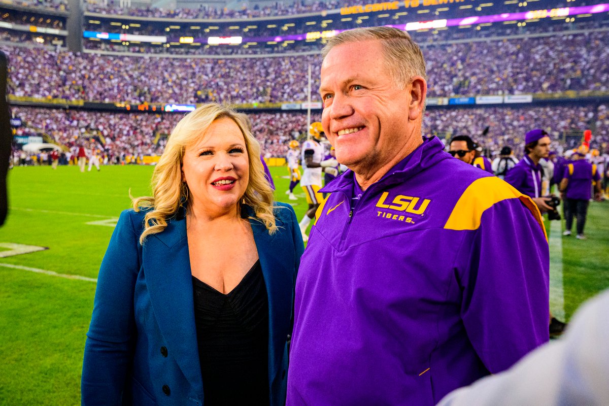 LSUfootball's tweet photo. Sunday Night Football on ABC

@ReceDavis @KirkHerbstreit and @sportsiren will have the call of the season opener in Las Vegas https://t.co/e0HAVR5sA2
