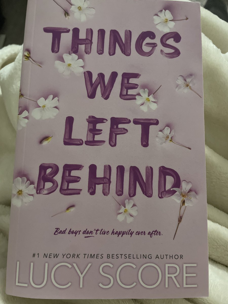 LesbiMalya's tweet photo. The worst kind of sh. I’m forcing myself to read this. (ps when I bought this I didn’t know it was a smut book. I’m scared to read this) https://t.co/JF1o903oDh