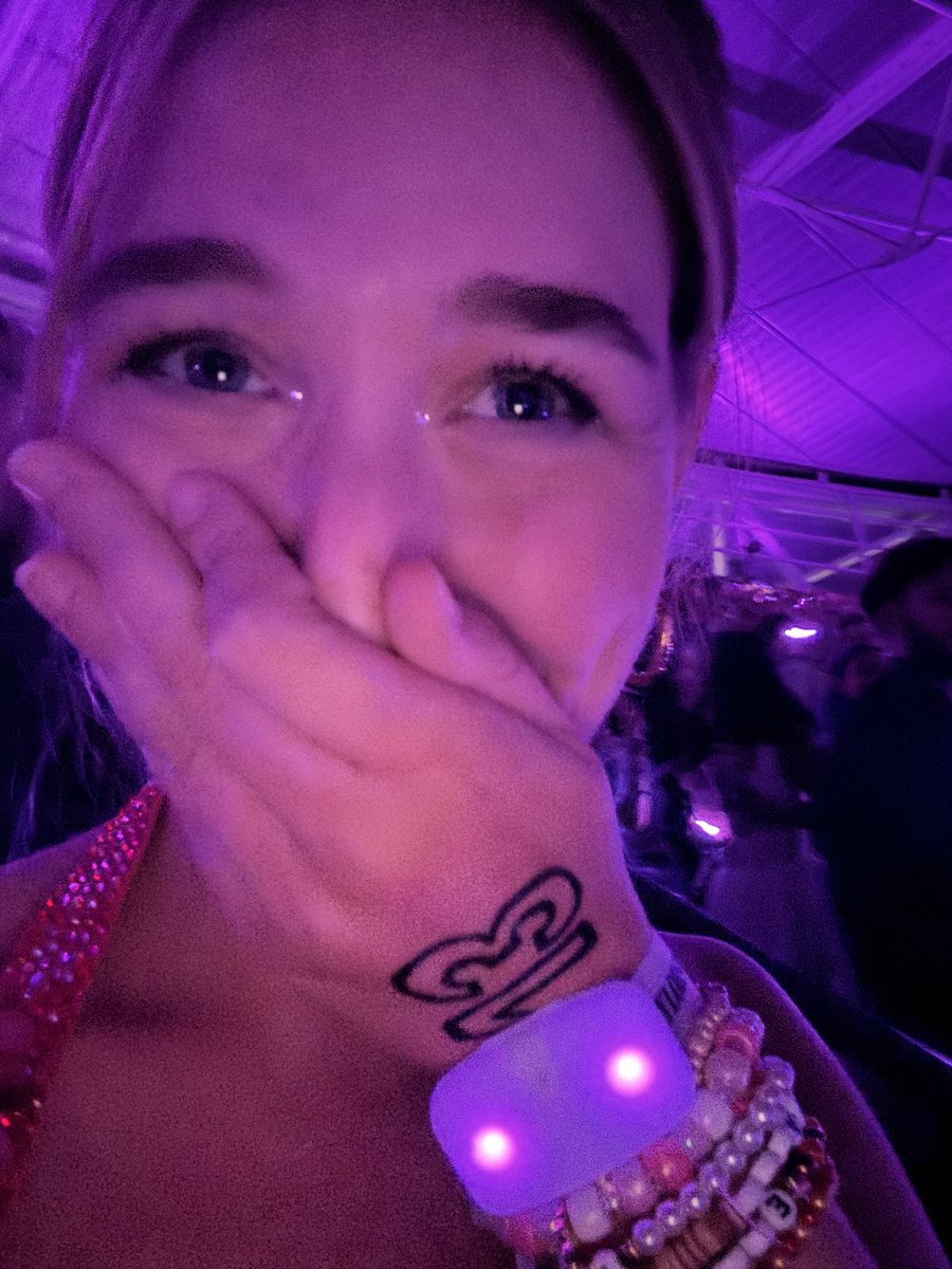 lucia_swiftiee's tweet image. I AM NEVER GONNA SHUT UP ABOUT THIS! DBATC X GETAWAYCAR WITH JACK!! #LondonTSTheErasTour @taylornation13