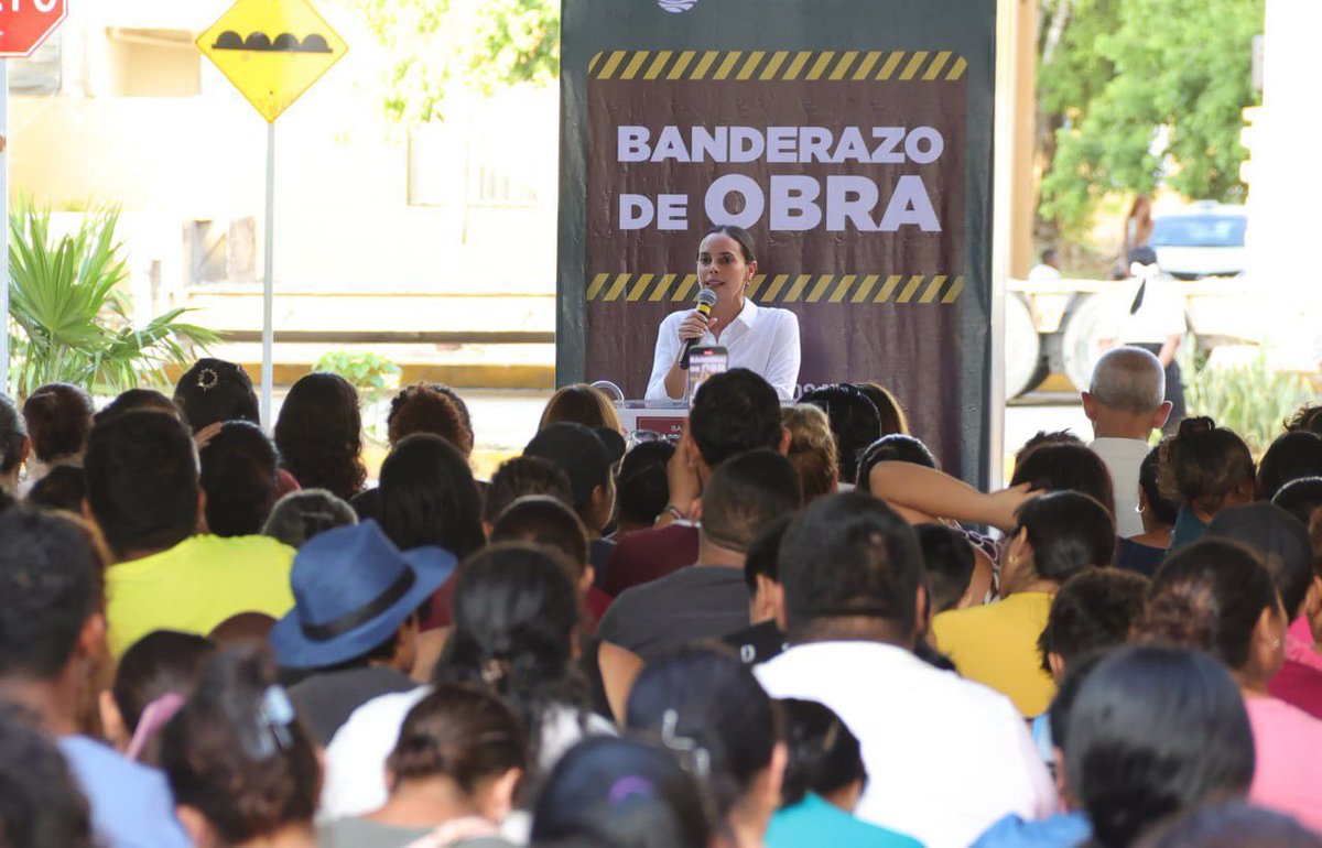 AytoCancun's tweet photo. La transformación avanza con obras de bienestar en la #SM249.
La Gobernadora @MaraLezama y la Presidenta Municipal @anapatyp , dieron el banderazo de inicio de construcción para un nuevo parque en la colonia Cielo Nuevo, el cual beneficiará a más de 25 mil cancunenses. https://t.co/P8wFIcEdvm
