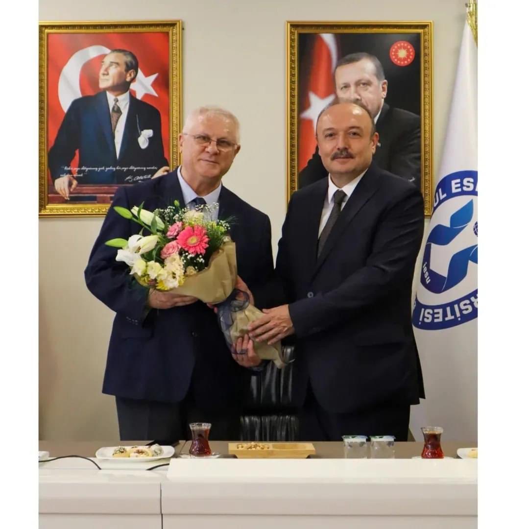 suleymanozde's tweet photo. Bugün Senato Salonu’da gerçekleştirilen Devir-Teslim Töreni ile Rektörlük görevini kıymetli meslektaşım Prof. Dr. Sait Yılmaz’dan devraldım. Üniversitemiz ve ülkemiz için hayırlı olsun. https://t.co/CLgfAEqFze