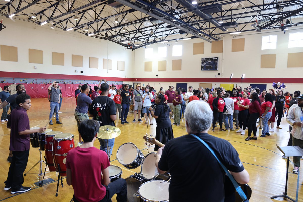 DCPSChancellor's tweet image. Humbled by @dcpublicschools&apos; village taking the time to encourage, appreciate, and cheer on our educators for all they do for the young people of DC.

We hope you&apos;re as excited as we are about this school year—we&apos;ve got a feeling it&apos;ll be our best one yet!

#BacktoDCPS 💙