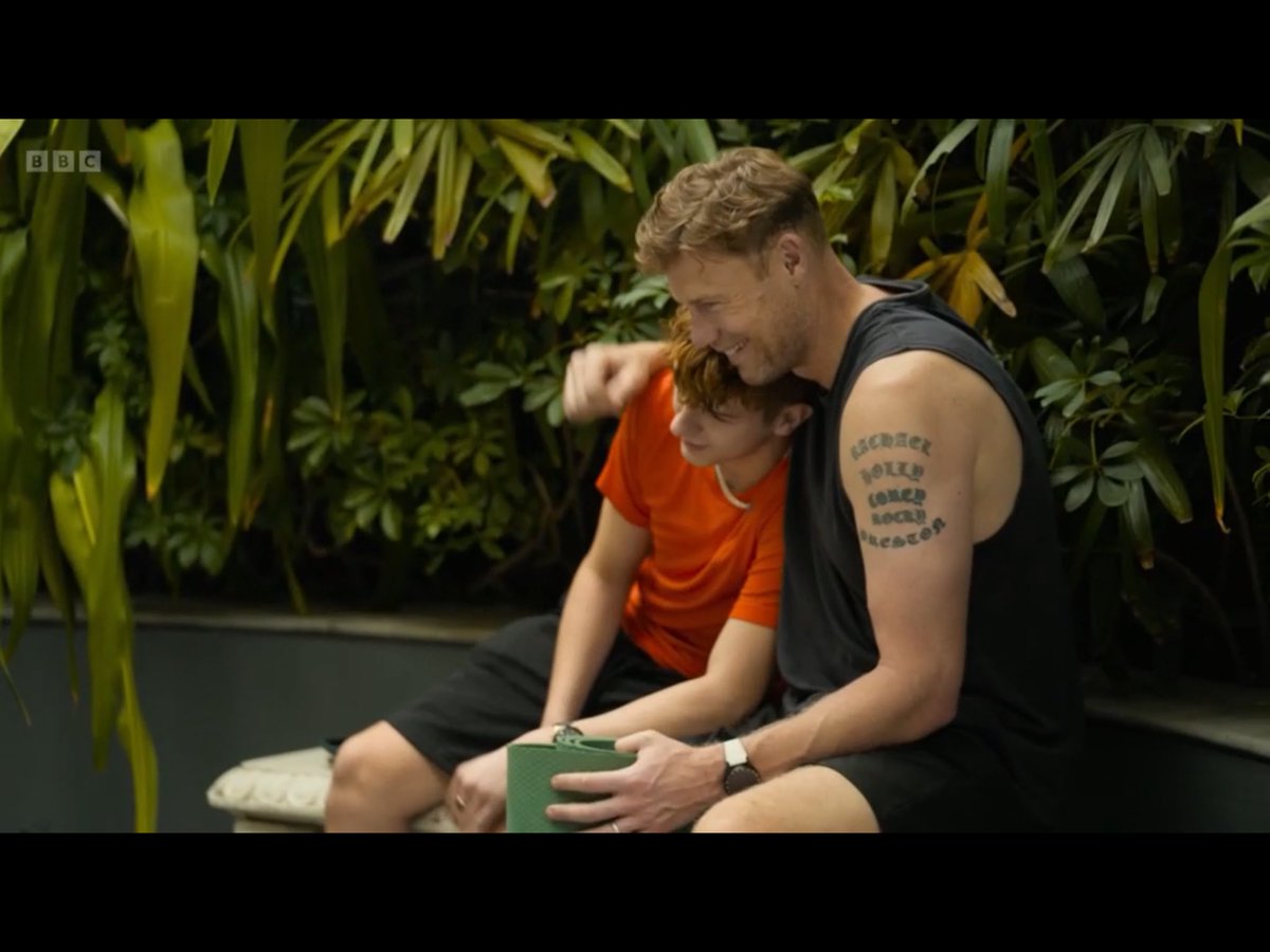 KDCunliffe's tweet image. Freddie Flintoff.

Take a bow. 

👏👏👏

#freddieflintoffsfieldofdreams #FieldOfDreams #freddieflintoff #bbcsport #bbccricket #andrewflintoff #flintoff #bbc