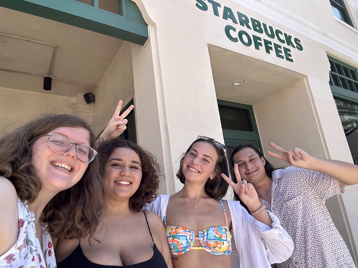 CLEARly these baristas know what worker power feels like! 🌴✊💖

CONGRATULATIONS to Starbucks workers in Clearwater, FL - the 433 Cleveland store just overwhelmingly voted YES for a union! ✅