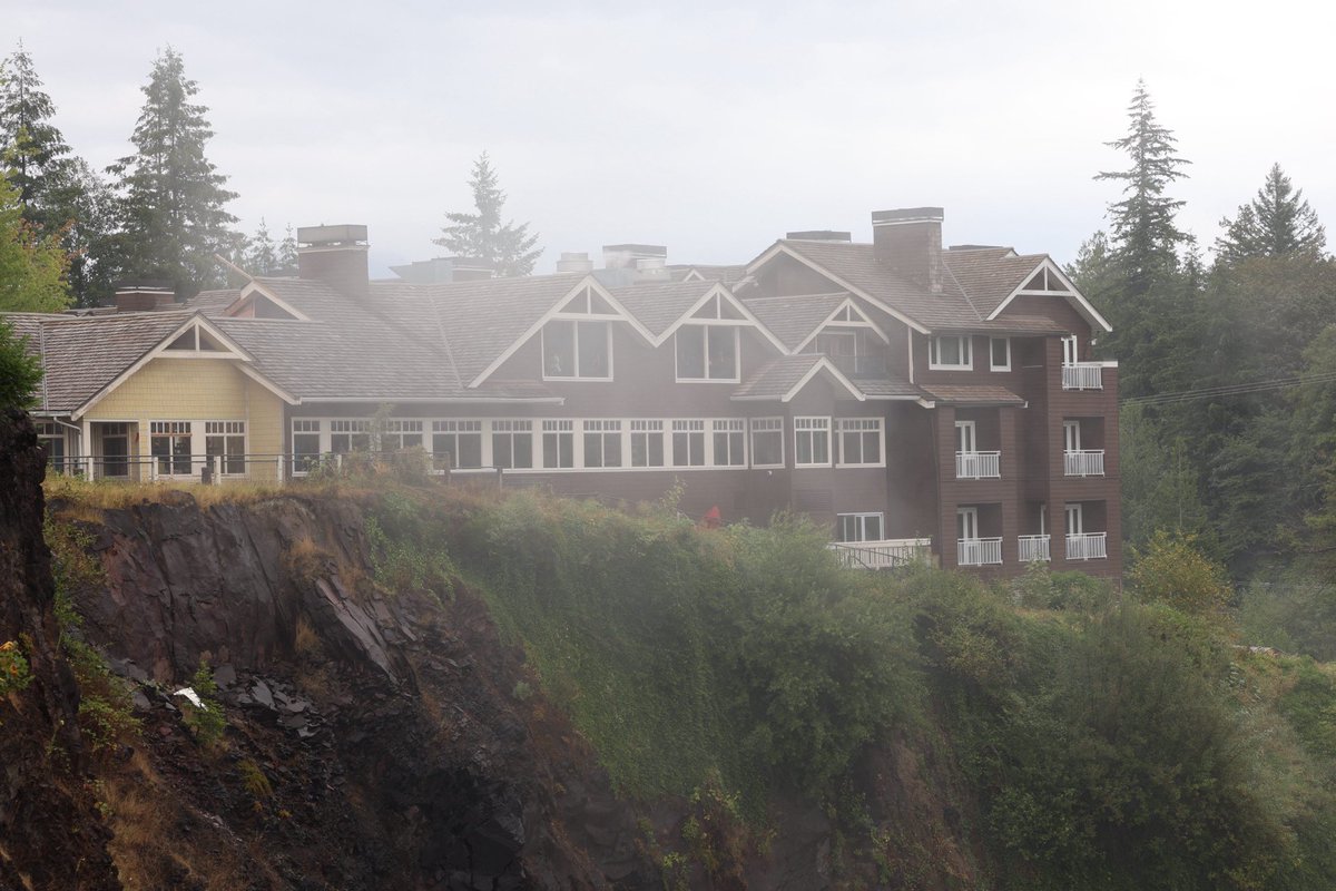 samhowzit's tweet image. It’s #TwinPeaks pilot weather today in Snoqualmie Valley, WA