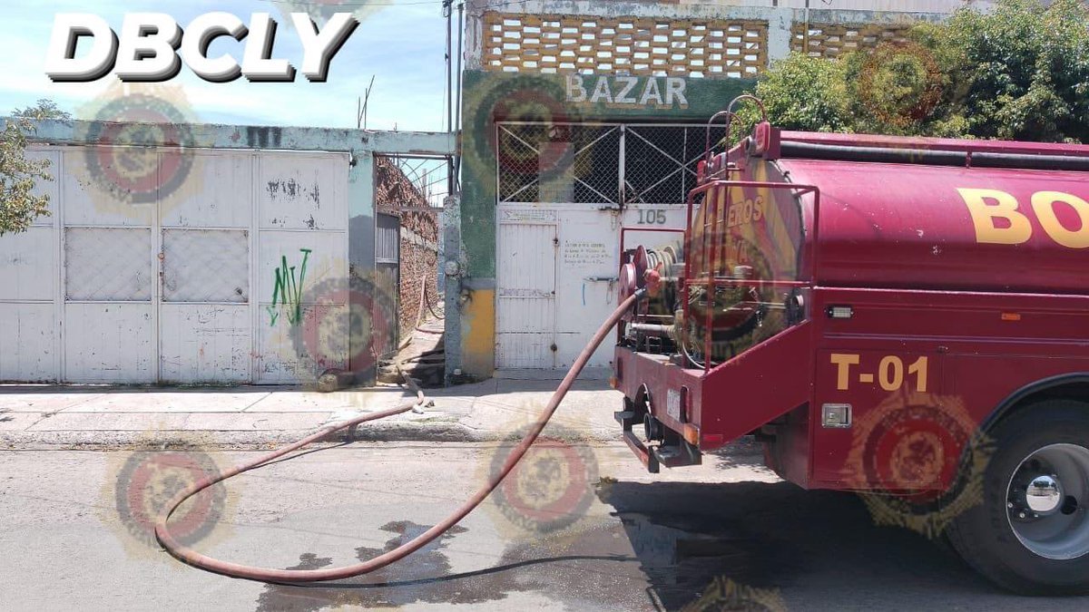 🚨 Incendio de casa🚨

🚒Unidades de estación industrial T1 y QR1,  Responden a incendio de casa en calle Chinameca col. Benito Juárez, con una afectación en patio trasero.

👩‍🚒 Bomberos celaya, trabajamos por ti🚒

☎️9-1-1 Número de emergencias ☎️