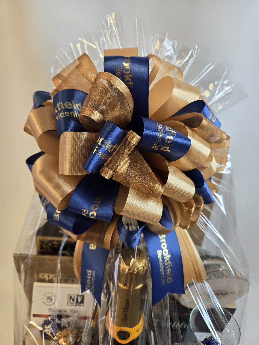 GiftitUp_'s tweet photo. 🚨 Custom Gift Basket 🚨 

We have a special basket for Brookfield Residential (Alberta) LP Champagne basket, made for a Block Party Event! 🥳 

The client provided the rustic wood coasters and we did the branded ribbon for them

Give us a call to get your custom gift basket https://t.co/5xHqYLaKbY