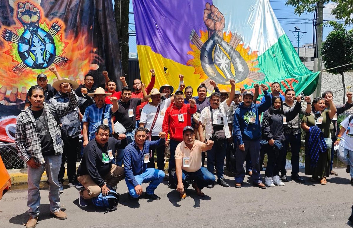 VIM_Media's tweet photo. The Supreme Indigenous Council of Michoacán attend the National Assembly for Water, Life &amp; Territory in Mexico City. They state, “We need to leave a better future for new generations. Fight for those who can’t fight.” 💜💙💛💚🧵1/2 @PavelUlianov #CSIM #ANAVI https://t.co/IpsAtBGTJ1