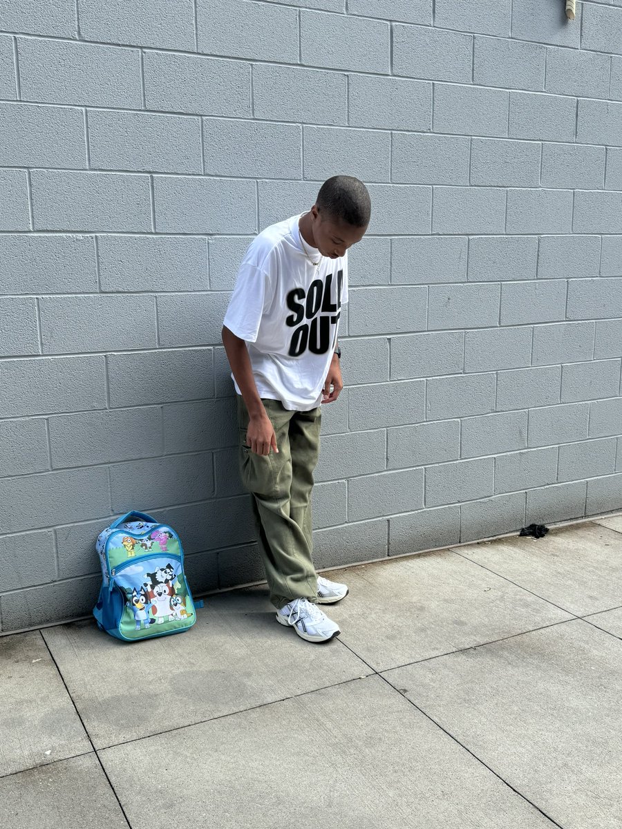 daronelijahh's tweet photo. last first day #seniorshit https://t.co/iZ9RRdpLoK