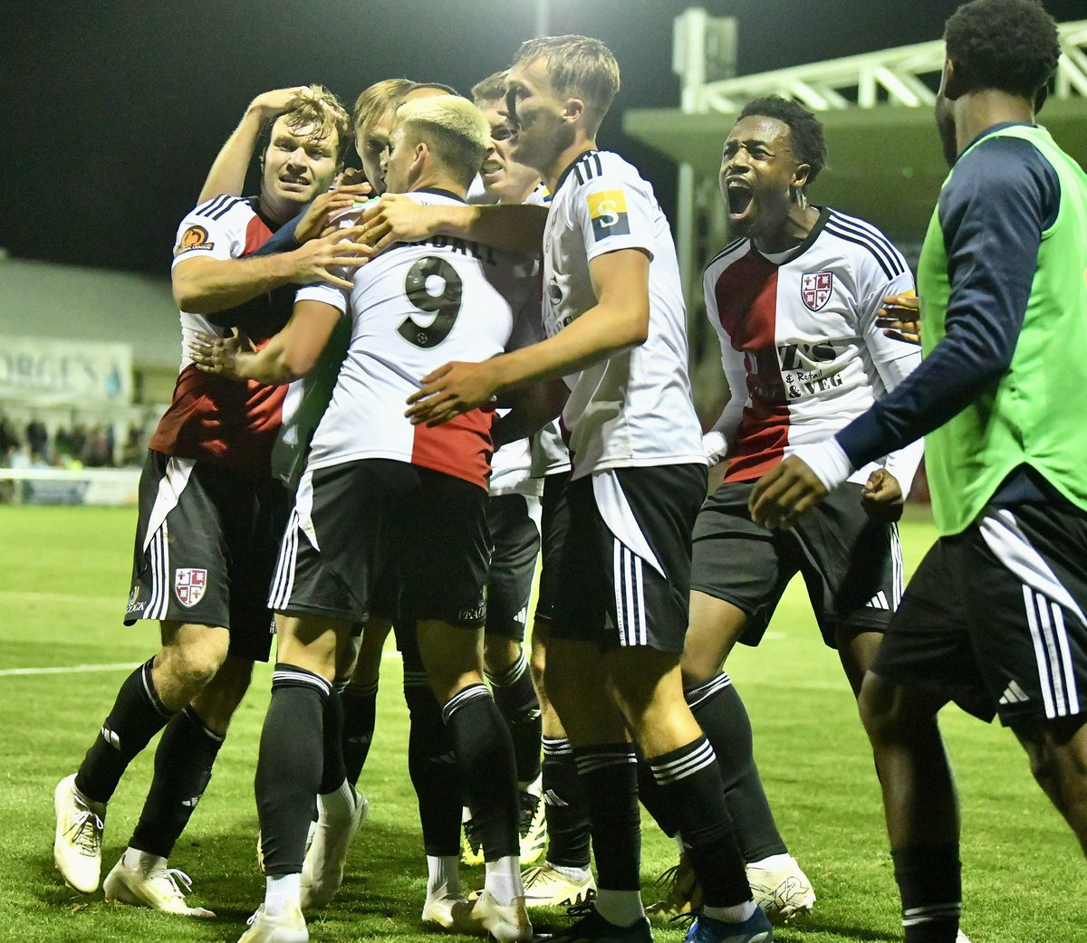 davidholmes54's tweet photo. Three precious points. Full set of pics tomorrow. @wokingfc https://t.co/3fOB9QT8sp