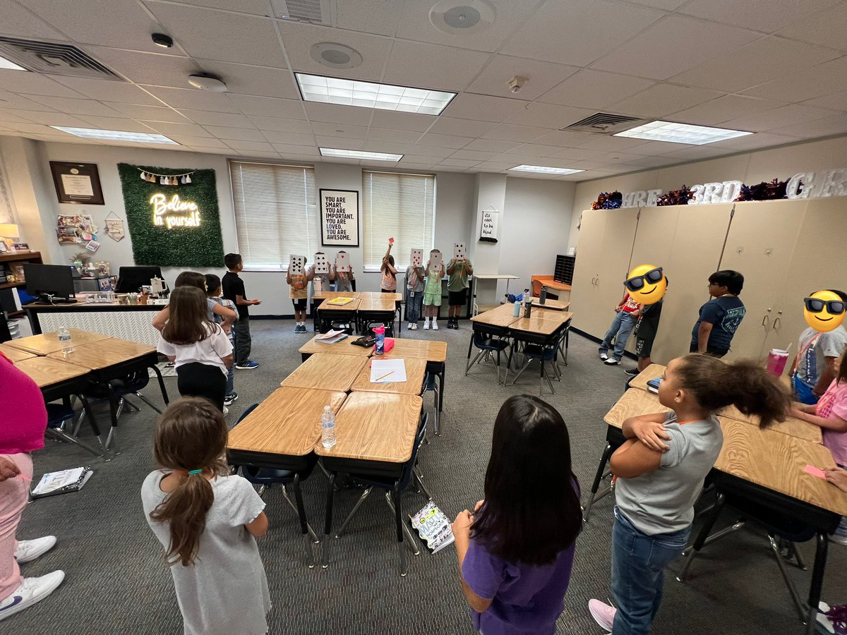 MissCarelock's tweet photo. Had to bring out the big cards today while we worked on composing numbers and practiced place value skills #LPLegacy #TakeTheChance @lpisd https://t.co/uQNeQYdl0b