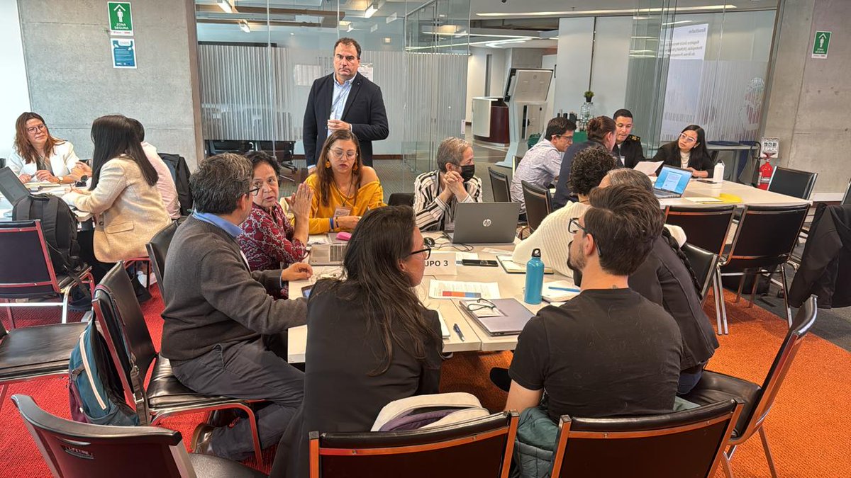 MinEnergiaCo's tweet photo. ¡Energía Eólica Costa Afuera en Colombia!

Hicimos parte de las mesas de trabajo donde revisamos y validamos 14 criterios de sensibilidad ambiental en el Caribe colombiano  para el despliegue de la energía eólica costa afuera en nuestro país 🇨🇴. 

⚡Este taller de articulación interinstitucional se llevó a cabo gracias a la cooperación técnica de nuestro Ministerio con @BancoMundial  y contó con la participación de mas de 10 entidades.