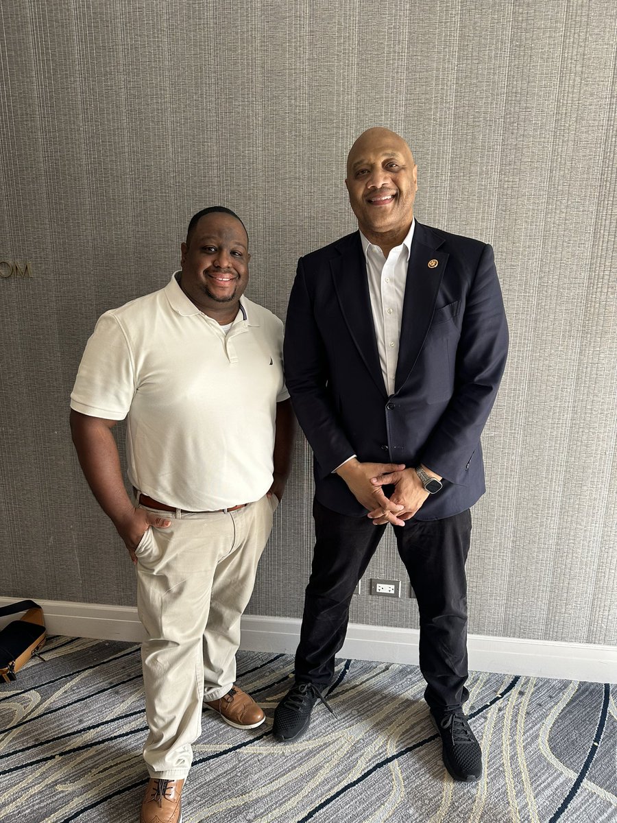 Day 2 of the Democratic National Convention and I spent some time with some amazing Democrats today! Just got on the bus and heading to the United Center for night 2! The Obamas are planned to speak! #Democrats #DNC #HoosiersForHarris #Chicago