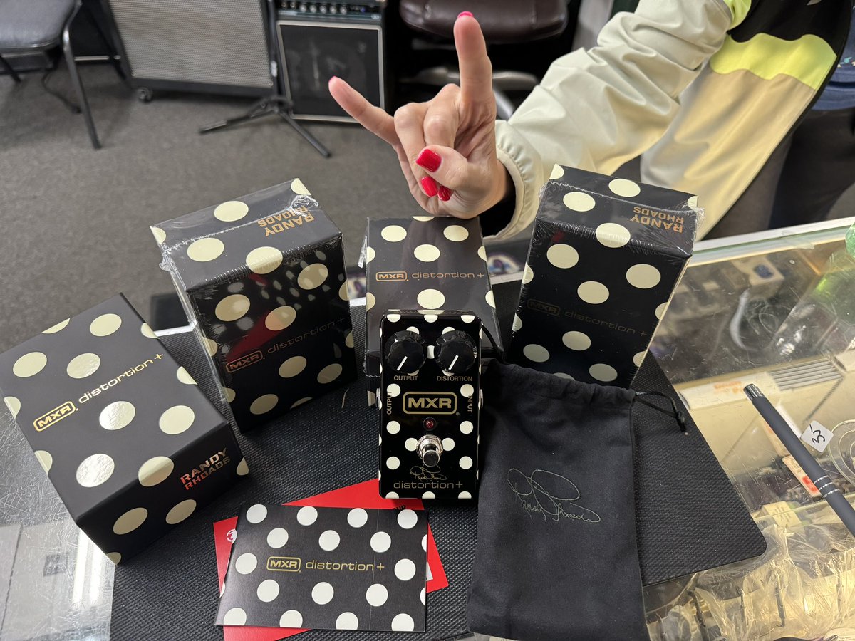 ROUTE1GUITARS's tweet photo. New Randy Rhoads MXR distortion+ now at the shop! https://t.co/DHfcGv1Y0U