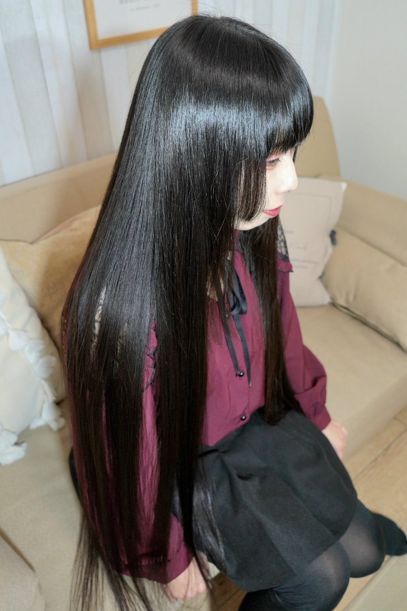 haircamera's tweet photo. 髪フェチに刺さらないわけない美しすぎる艶々サラサラ黒髪スーパーロングヘア

これを見て今日も一日頑張りましょう✨
model @makotchan_ryu
#hairfetish https://t.co/4dA3yvlWjr