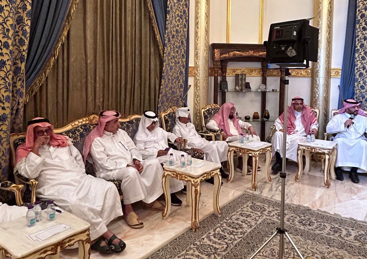 waheeb15's tweet photo. د محمد صالح بنتن في #ثلوثية_محمد_المشوح  درست في جامعة الملك فهد ولم تكن الحياة فيها بالمشهد الذي نراه اليوم حيث كانت الطرق بلا إنارة والمحال التجارية تقفل في أوقات مبكرة ..
وكتابي ( بصمات في الذاكرة ) ليس
استعراضا للذات بل توثيقا لمرحلة
مهمة هدفها  توعية الأجيال بالعمل
الجاد https://t.co/AakeUt2gRy