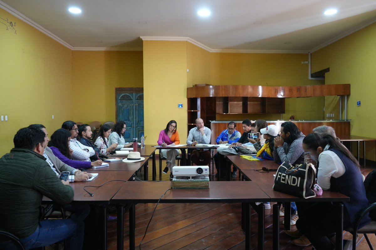 zonalesquito's tweet photo. 🤝 | Realizamos una reunión de seguimiento con representantes de la Urb. La Marca, junto a varias instancias municipales. Se acordaron acciones para atender las necesidades de la comunidad, incluyendo mesas de trabajo con catastro y una inspección en la Quebrada La Colorada. https://t.co/qChRjQVnEV