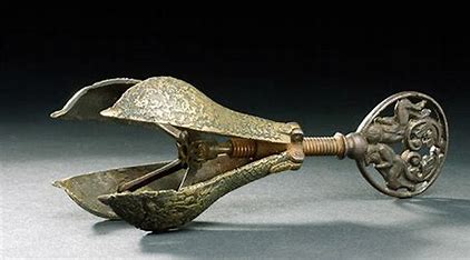 SilipigniMario's tweet photo. #WhenIHaveMeTime I think about the Pear Of Anguish, a controversial device from the 1600s. https://t.co/NrXBrROl0G