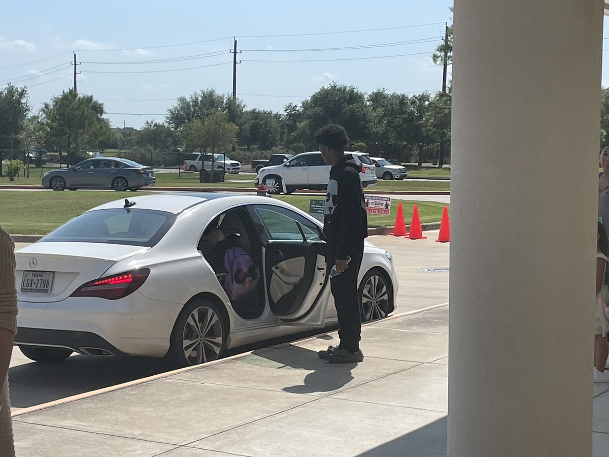 ICHS_Hoops's tweet image. Not only have our guys been working hard in the gym and the weight room but so proud of them for taking time out of their day to go help out at Meridiana and Mock Elementary School. Proud of you gentlemen. #FearNone #ChooseGreatness