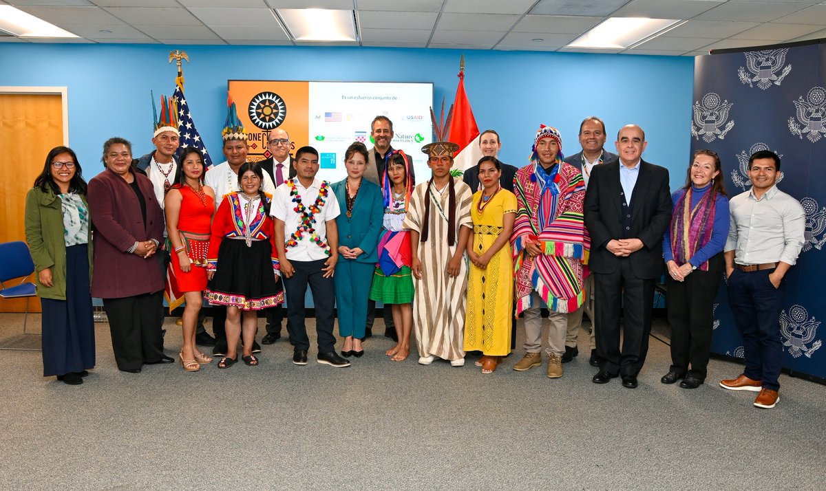 CINCIAMDD's tweet photo. Agradecemos a la @USEMBASSYPERU por este encuentro con la segunda generación de jóvenes del programa #ConectandoCulturas 🇺🇸🤝🇵🇪

Pronto los jóvenes viajarán a EE.UU. para intercambiar experiencias con #líderes #indígenas, autoridades y expertos.

¡Gracias  👏 https://t.co/Ymm0MyPYLp