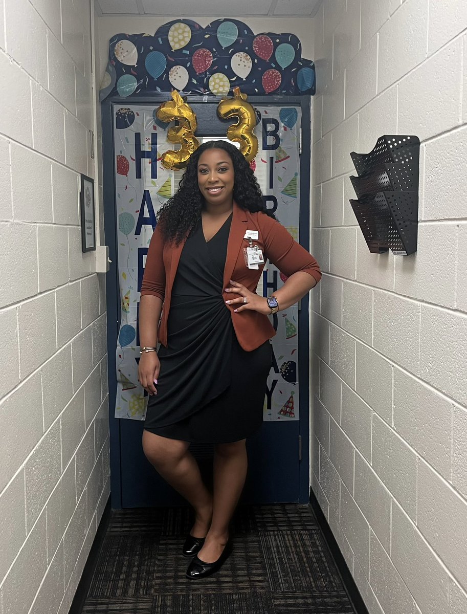 MrsQJackson's tweet photo. Year 33 be good to me! 🎂🎈
Thx to my @OrrsElementary fam for a bday full of surprises! We had my fav lunch &amp; a scavenger hunt full of clues that led me to my gifts hidden around the school ! I’m so thankful for all of the students &amp; staff! https://t.co/T7ErWOVPV9