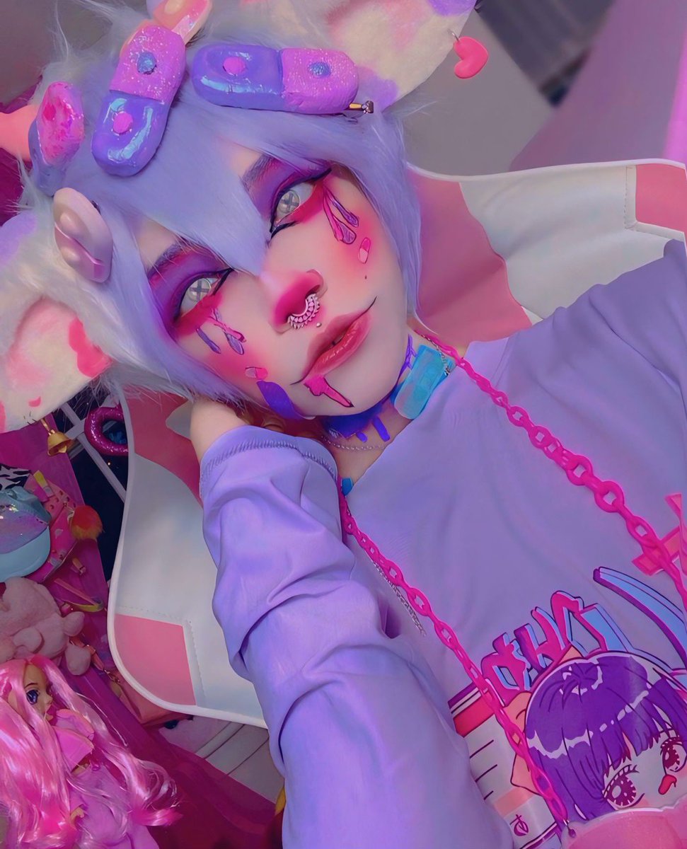 DecklynnM00's tweet photo. Menhera Moo💗💞💜💉💖🐮🎀🏩 #Decklynnmoo #kawaii #Alternative #Goth #menherakei #cute #Goth #anime #drips #sweet #art #pastelboy #pastelgoth #menhera #purple #pills #syringe #cow #mooking https://t.co/jwJlvxOmXU