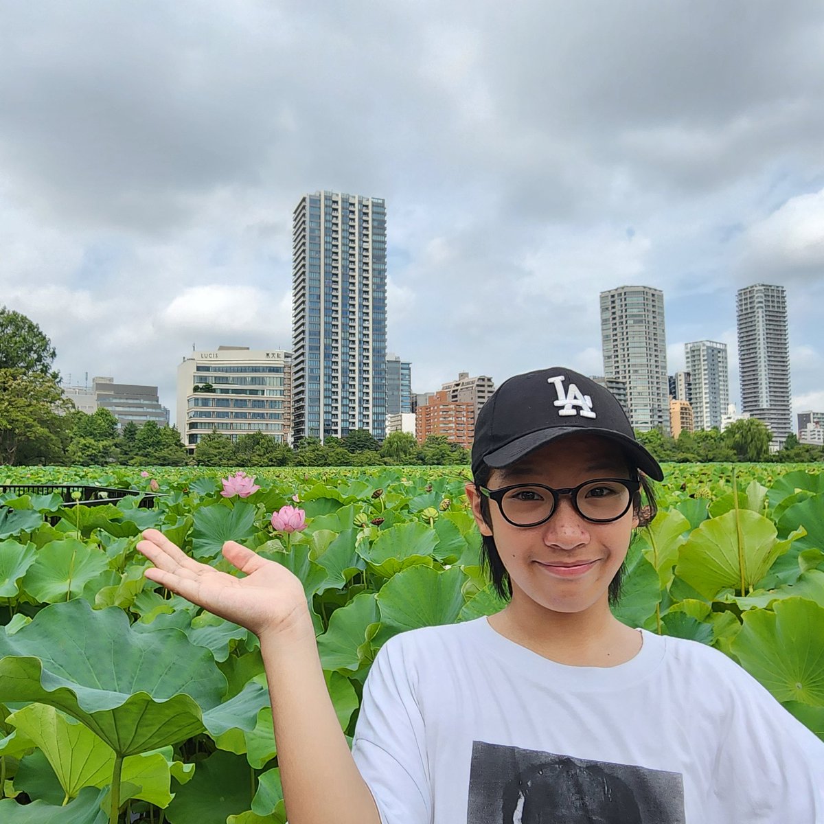 お久しぶりです！！
毎日厳しい暑さが続いてますが、
水分&amp;塩分補給を忘れずに！！
18日(日)の上野恩賜公園は、曇り空でしたが、とても蒸し暑かったです💦
因みに「恩賜」と付くところって、たまに見かけますが、、、この日僕は初めて理由をお父さんに教えてもらいましたー😅
#上野恩賜公園 #散歩