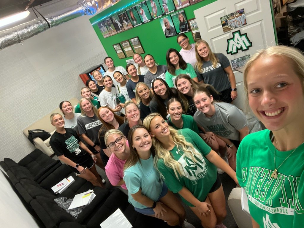 And they are back!

#BuildYourHouse #BlossomsSoftball #BothFeetIn #BadNewsBlossoms #Hicktown