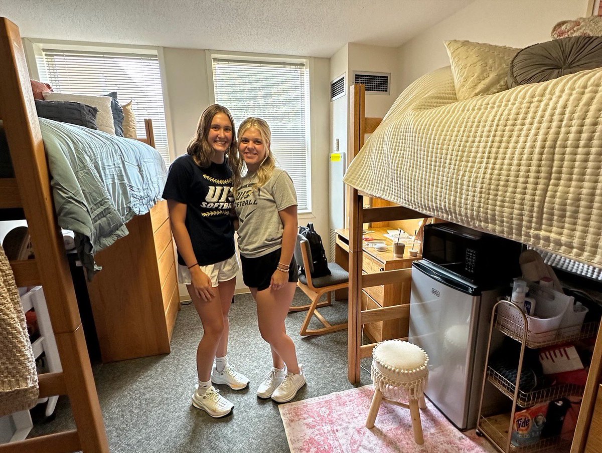 UIS_Softball's tweet photo. Welcome to the Prairie to our 5 new freshmen!⭐️💙

#gostars https://t.co/7aUpi4B1S2