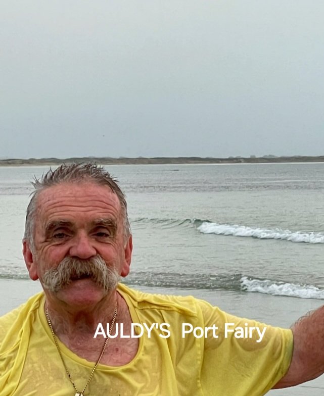 auldtim's tweet photo. Amazing to have a whale for company for the daily ritual swim East Beach .. Port Fairy.. #lucky #whale #greattobealive #coffee #auldys https://t.co/FaqrvVmAWJ