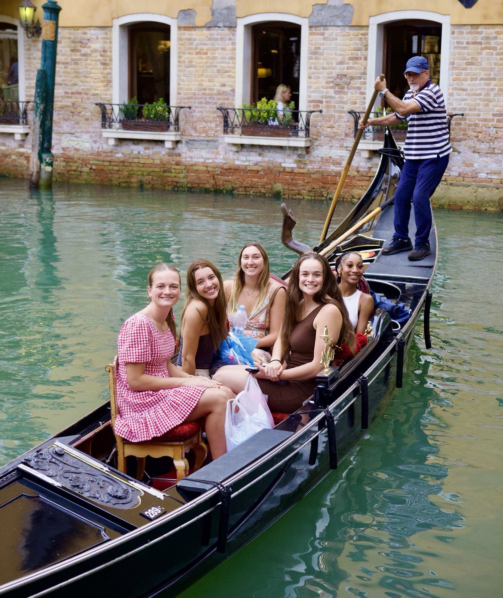 CoachSinn's tweet photo. Venice! 🇮🇹 Such a beautiful city! Around every street is another canal waiting to view! 👀  #captainAl #glassblowing #food #sights #gondola  #byzantinearchitecture #Together https://t.co/p4N9r4zud2