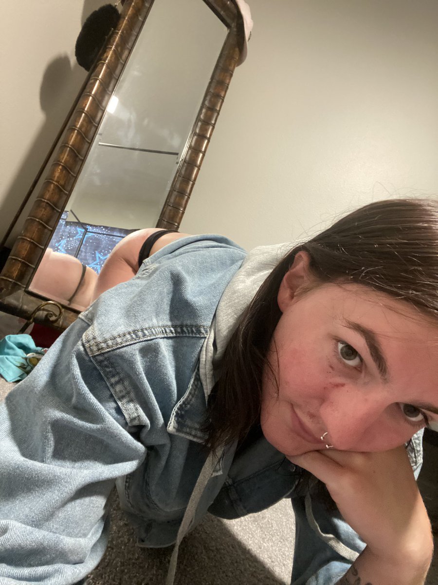 abysshole1's tweet photo. Liking the tan lines?🤭 https://t.co/iO9lJJJOr1