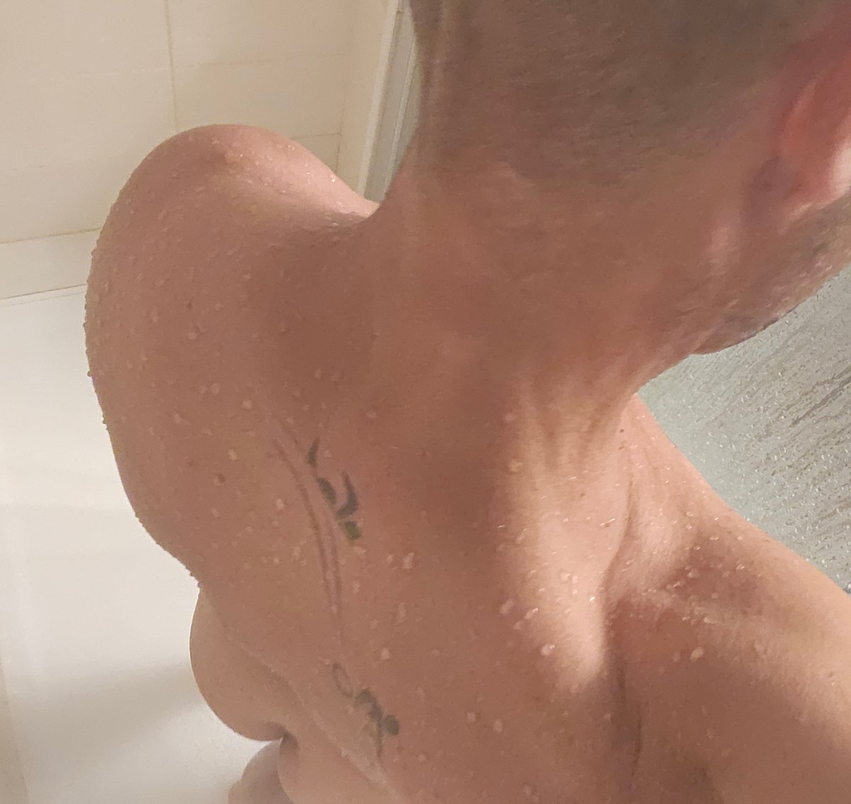 95_lpe's tweet photo. Une douche et au lit. Personne pour me frotter le dos ?
Like, RT, commente si tu aimes
#gay #gayparis #gaypassif #gaybottom #gayslave #gayass #gaylope #gaysex #gaysexe #gayhard #domtop #soumi #exhib #gayfrance #gayfrench #fuck #ieps #pied #kiffeur #kiffer #gayrunner #gayrunning https://t.co/2mMoWy6O4X