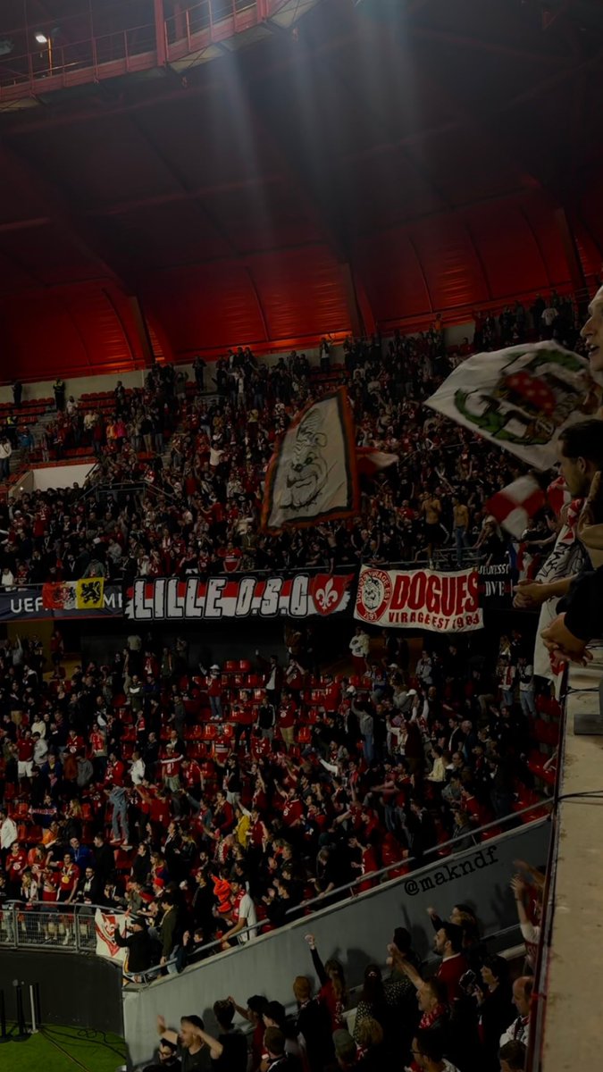makndf's tweet photo. À 90’ de la ligue des champions, on y croit !!🇪🇺

❤️⚜️🤍 
#LOSCSLA https://t.co/5UM0zO39O3