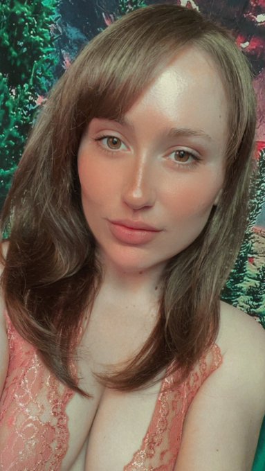 Lizzie Love ♡’s pics and videos