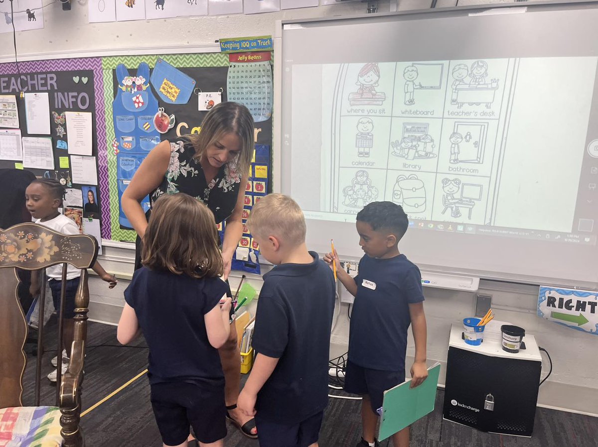 ACPSk12's tweet photo. Every corner of @LylesCrouch, from the halls to the classrooms, is filled with joy! ππ Students are reconnecting with friends and teachers, ready to take on the year with enthusiasm. Weβre excited for all the learning ahead! #ACPSBack2School #BacktoSchoolVA #ACPSIsTheBest https://t.co/KN1ZrghAoZ