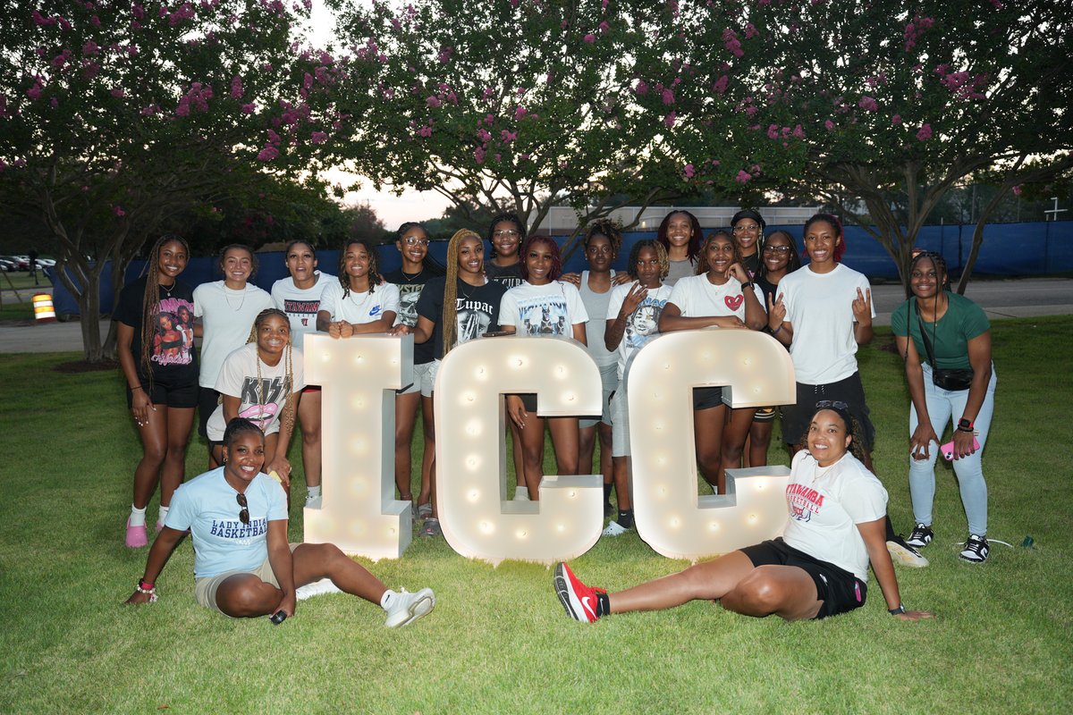 ItawambaCC's tweet photo. 🕺 Funkytown Throwdown was a blast! Thanks to everyone who joined us on the President's lawn to kick off the semester in style! Here’s to more unforgettable moments this year! #ICCFamily #TheBestStartHere #WelcomeWeek24 https://t.co/pWSQBfrysq