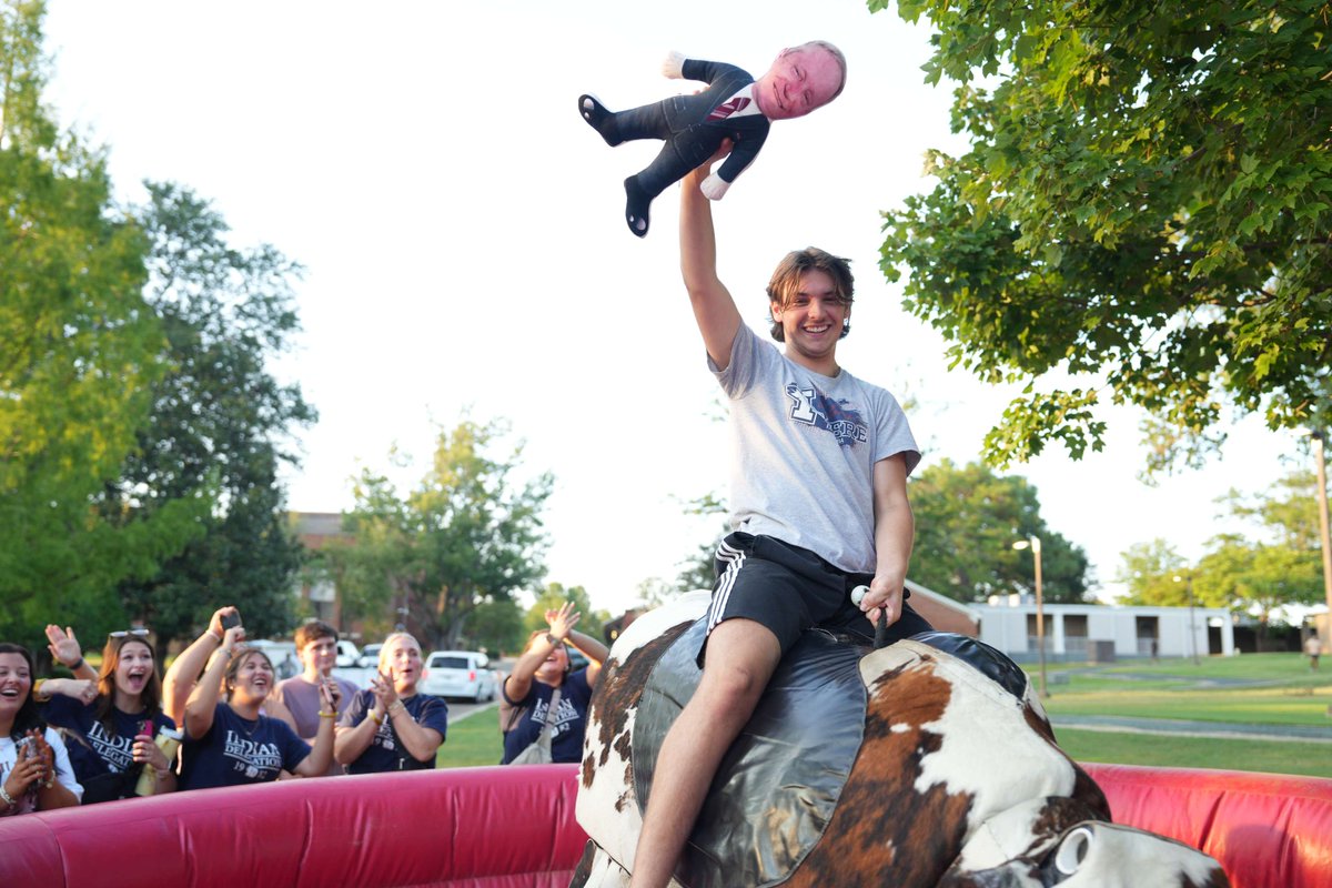 ItawambaCC's tweet photo. 🕺 Funkytown Throwdown was a blast! Thanks to everyone who joined us on the President's lawn to kick off the semester in style! Here’s to more unforgettable moments this year! #ICCFamily #TheBestStartHere #WelcomeWeek24 https://t.co/pWSQBfrysq