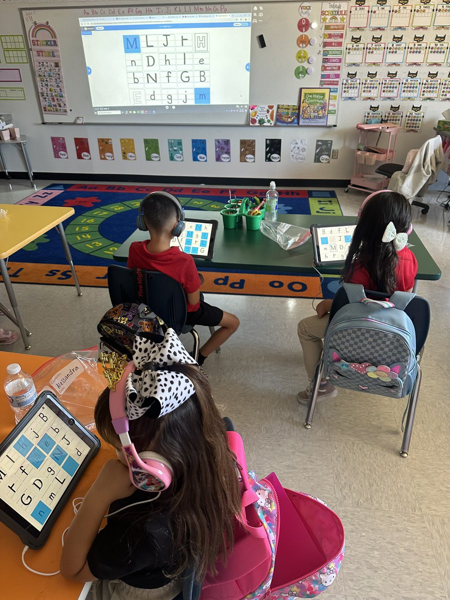 Dalmatian littles using Nearpod, identifying and matching uppercase/lowercase letters. 👩🏻‍💻🤩🐾 
#TimeToShine #ALLIN <a href="/HBall_ES/">Ana Soto</a> <a href="/SocorroISD/">Socorro ISD</a>