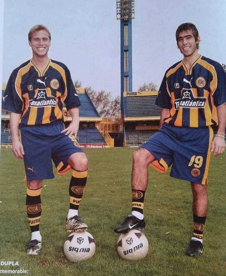 Una de las mejores duplas ofensivas de #RosarioCentral 🇺🇦

Luciano Figueroa y César Delgado