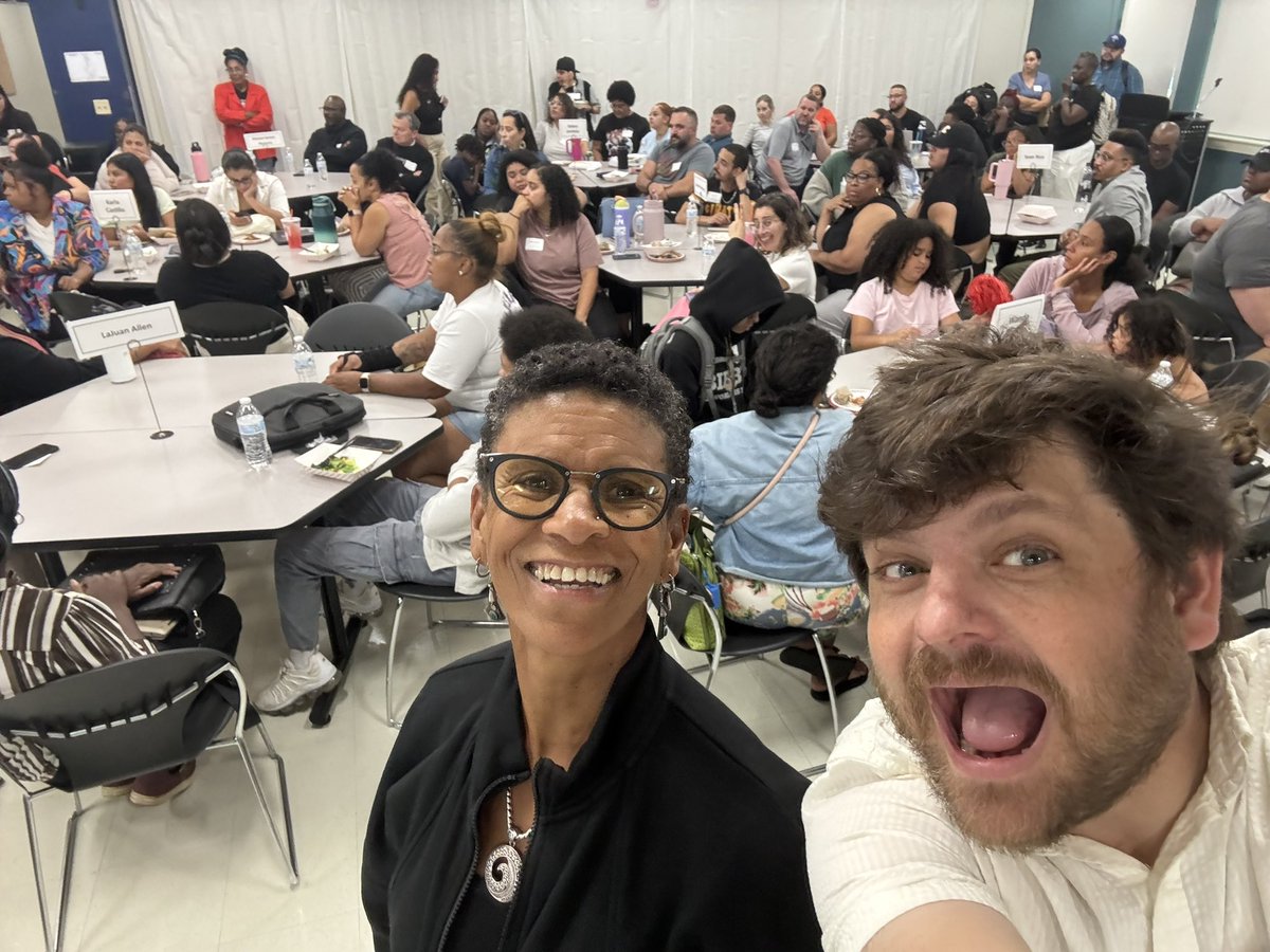 MrAdamBush's tweet photo. Opening day at @collegeunbound! This is big! Over 500 students across 9 different cities. Here we go!! https://t.co/P71MRhKJE9