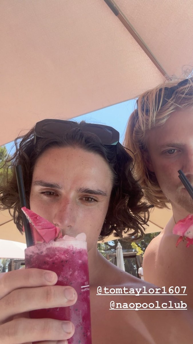 thinkinbj's tweet image. city screams your name .ᐟ.ᐟ.ᐟ.ᐟ
⭑ #harrycollett #tomtaylor ⭑