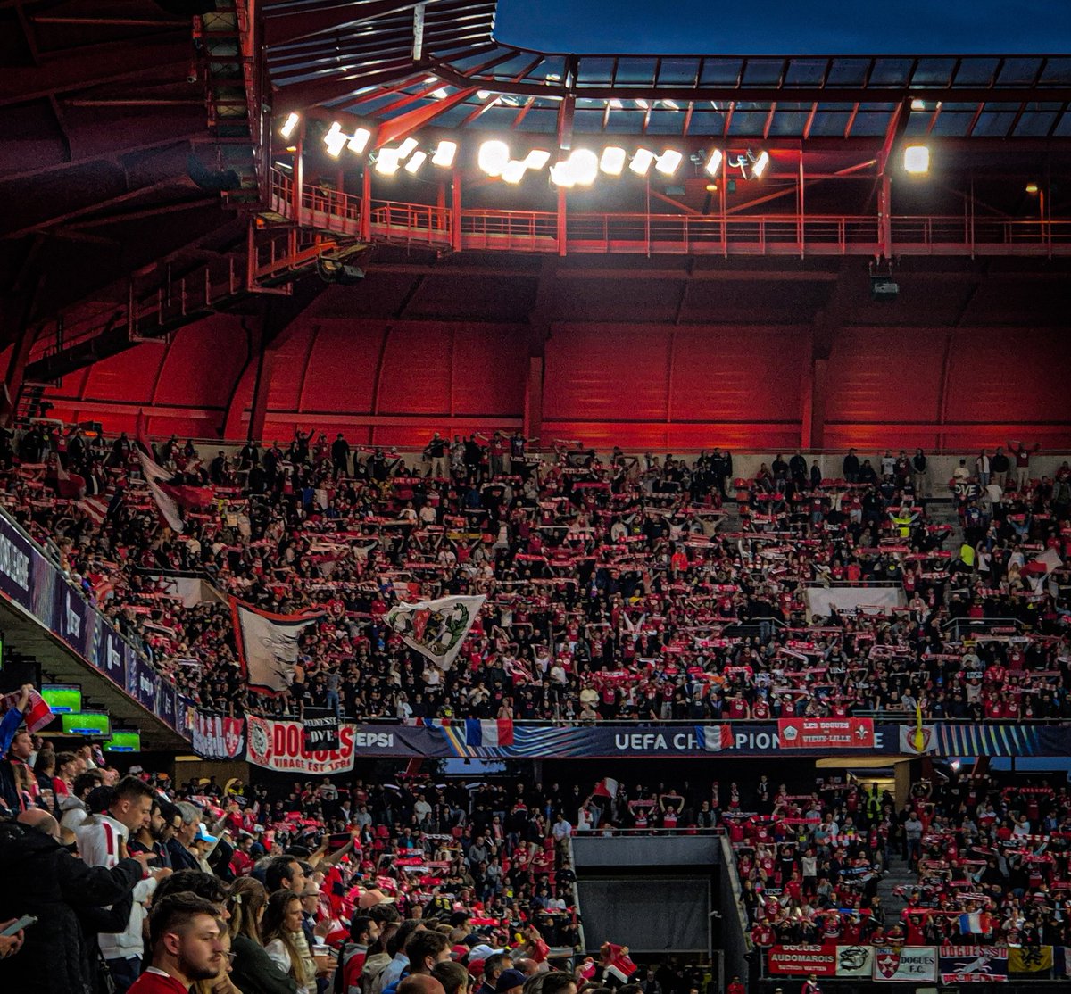 RyanClauin's tweet photo. 𝗧𝗛𝗥𝗘𝗔𝗗 📸
📆 20.08.2024
🆚️ Lille OSC 2 - 0 SK Slavia Praha
🏟 Stade du Hainaut
🗺 France 🇲🇫
🏆 UEFA Ligue des Champions
🎟️ 29€
[1/4]
#Groundhopping #LOSCSLA https://t.co/5p7D5DUMNE