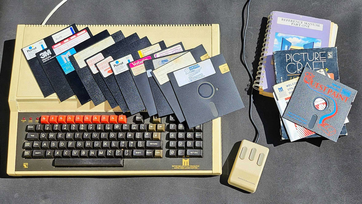 natbee38's tweet photo. Retro Computing: Old Tech, New Thrill https://t.co/E2lc5B9veF https://t.co/vu7ZjqqjmT